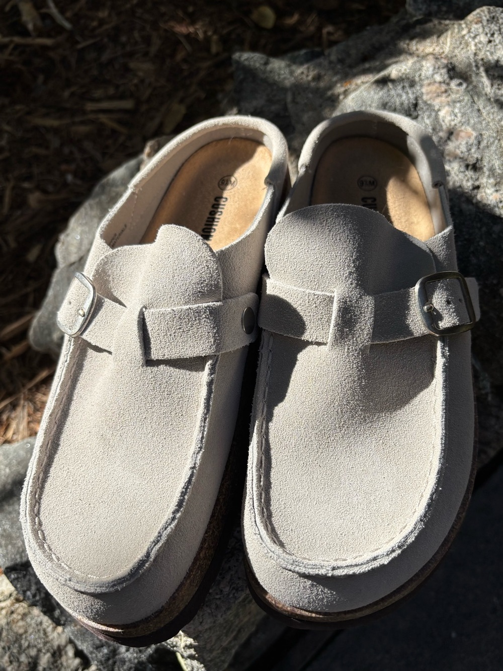 Cushion air Suede Slip-On Clogs in cream color - Picture 2 of 9